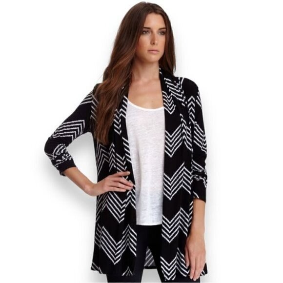 NWT TART Collections Cardigan Sz.M Open Front Black White Chevron Lightweight - Picture 1 of 14